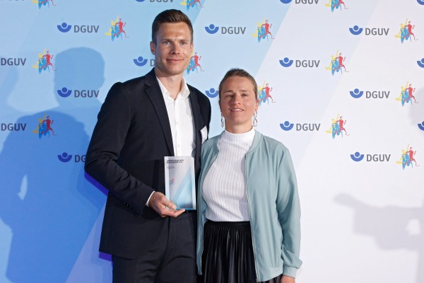 Sonderpreisträger Markus Rehm mit der Laudatorin Verena Bentele